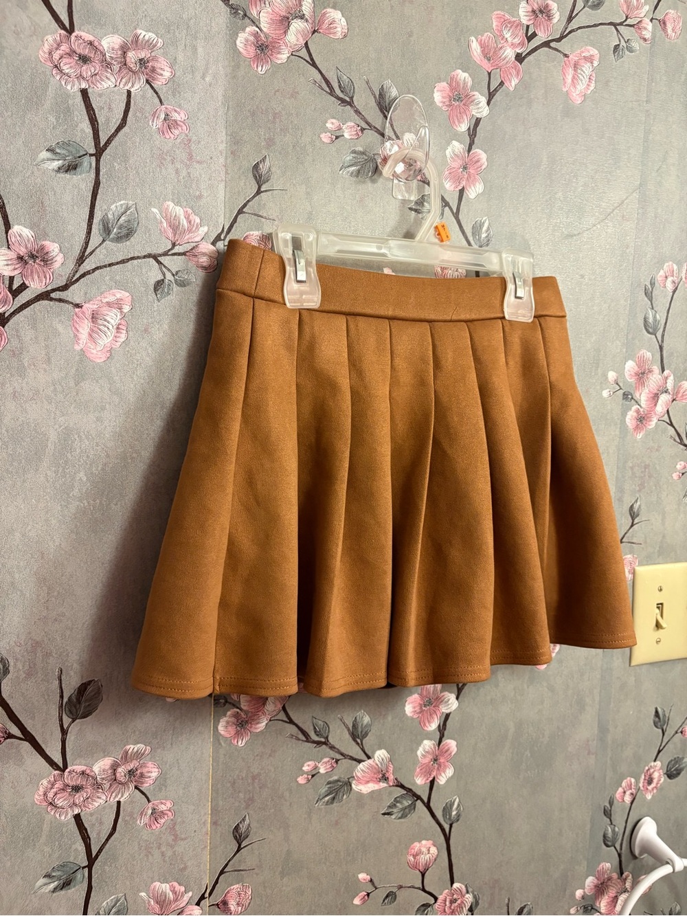 Women’s Pleated Mini Skort in Camel